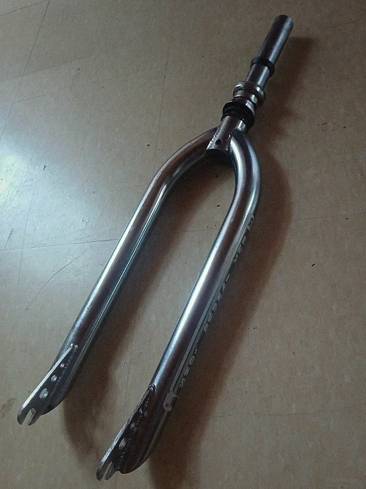 SE Bikes BMX Bicycle Landing Gear? 1 1/8th Threadless Fork Chrome 26"has Ding